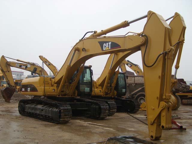 cat330c.jpg